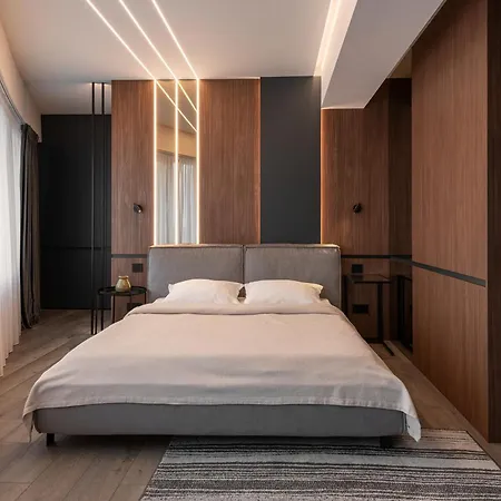 Boudoir Tower - 15th Floor *