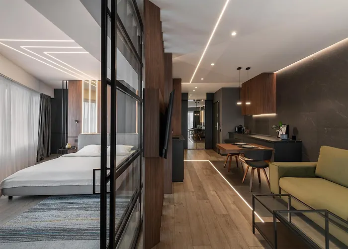 Boudoir Tower - 15th Floor *